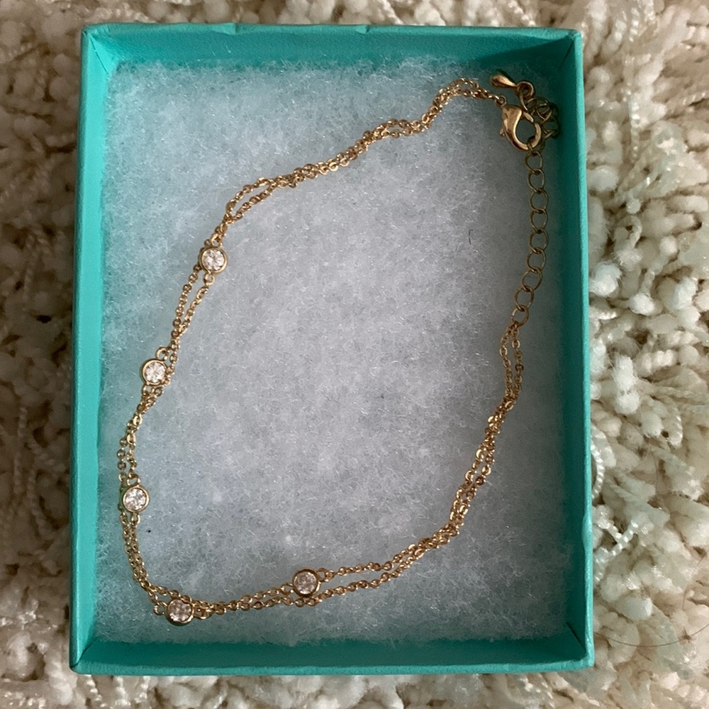 Gold color anklet.